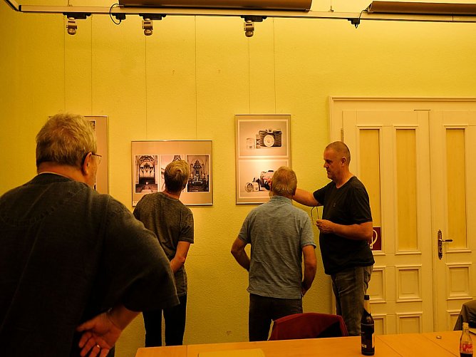 Der Fotoclub stellt im Thomas-Mann Club seine Lieblingsbilder aus (Foto: Peter Blei)