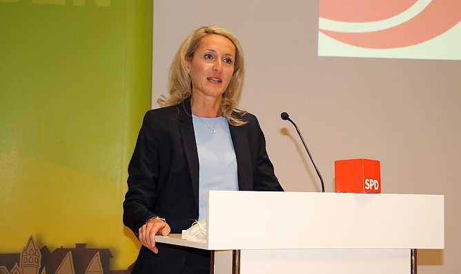 Anne Bressem bei ihrer Bewerbungsrede vor den Delegierten (Foto: oas)