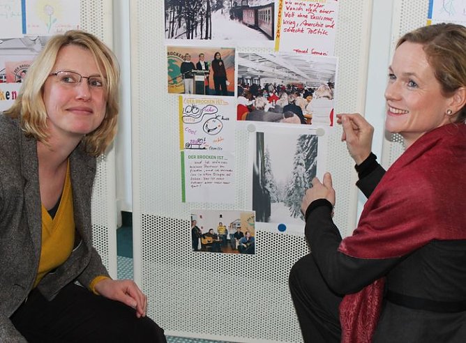 Übergeben (Foto: J. Piper) Übergeben (Foto: J. Piper)