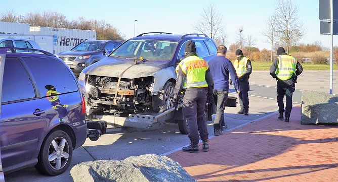 Fahrzeuggespanne wurden von den kontrollierenden Beamten inspiziert. (Foto: API Th&uuml;ringen)
