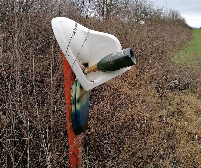 Installation an der alten Ziegelei (Foto: A.Adlerauge)