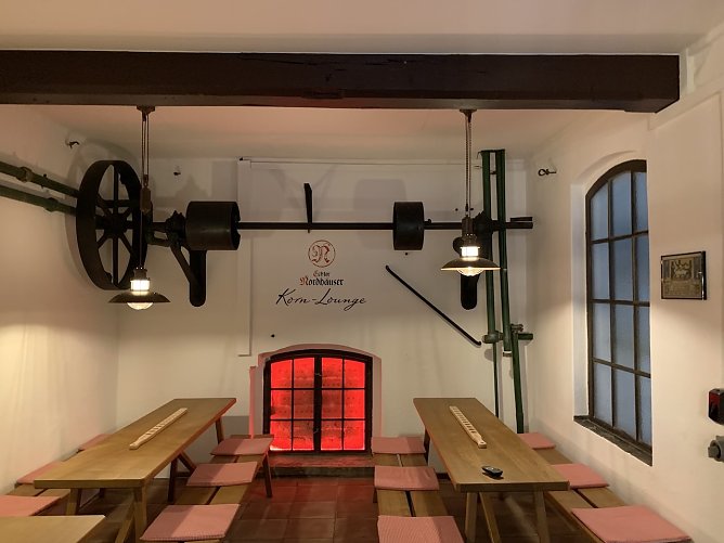 Die neu eingerichtete, kleine und feine Korn Lounge ist derzeit verwaist (Foto: oas)