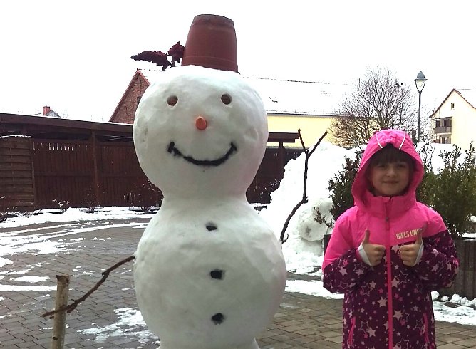 Lisa aus Sondershausen mit Schneemann  (Foto: Jaeger)