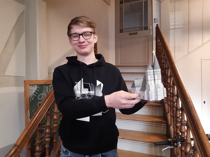 Neue Bastelb&ouml;gen gibt es jetzt im KILA (Foto: Frank Tuschy)