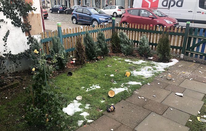 Zerst&ouml;rter Vorgarten (Foto: H.Gonska)