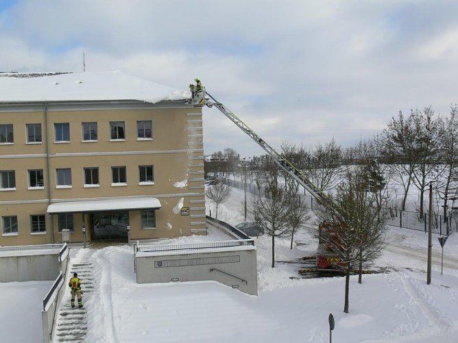 Schneewehr im Einsatz am Sozialgericht (Foto: privat)