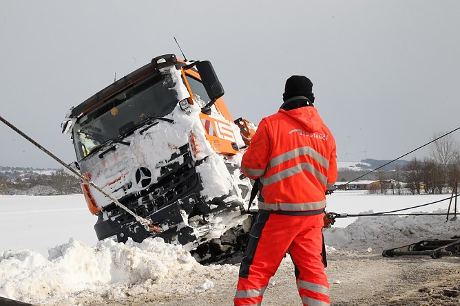 Schneepflug geborgen (Foto: S. Dietzel)