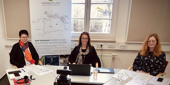 Dr. Ariane Ruff, Dr. Kareen Schlangen und Jana Henning-Jacob trafen sich zur digitalen Beiratssitzung des WiR!-B&uuml;ndnisses (Foto: Tina Bergknapp)