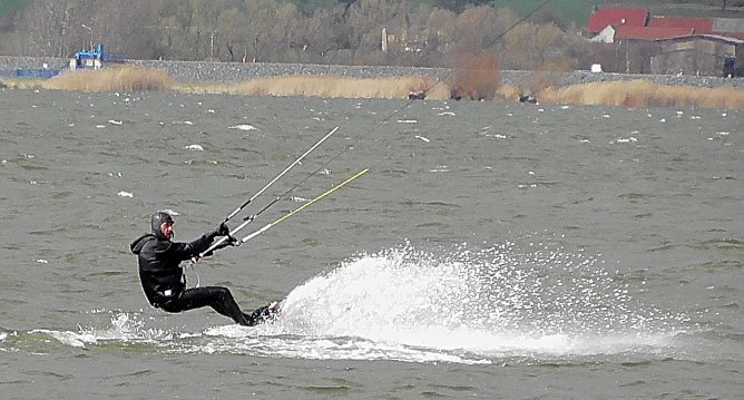Kitesurfen (Foto: U. Reinboth ) Kitesurfen (Foto: U. Reinboth )
