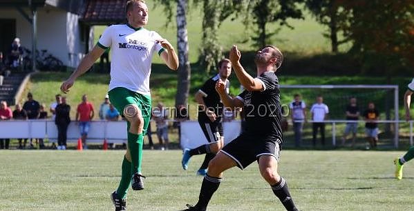Szene aus dem Kreisoberliga-Spiel SV GW Deuna-VFB 1926 Bebestedt (Foto: B.Peter) Szene aus dem Kreisoberliga-Spiel SV GW Deuna-VFB 1926 Bebestedt (Foto: B.Peter)