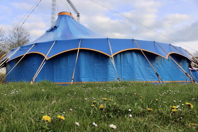 Zappelini Zelt steht wieder (Foto: Studio 44) Zappelini Zelt steht wieder (Foto: Studio 44)