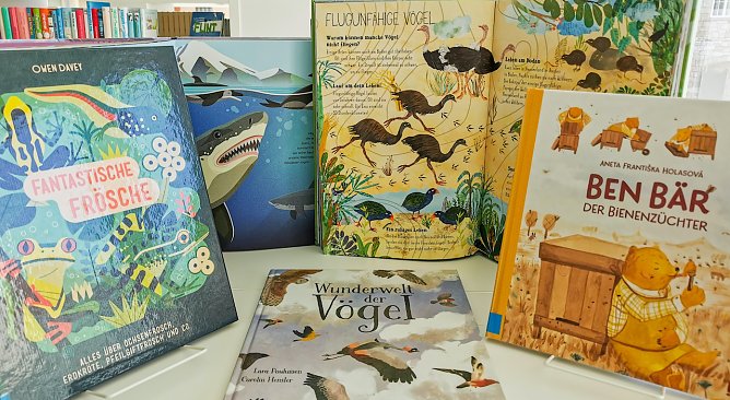 Spannende Sachb&uuml;cher zu Tieren (Foto: Stadtverwaltung NDH)