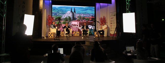 Quarant&auml;ne f&uuml;r Landratskandidaten nach Podiumsdiskussion im Clubhaus (Foto: agl)