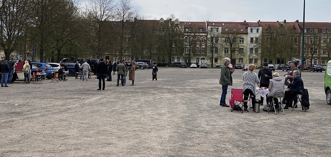 Kaffeekr&auml;nzchen der "Freidenker" auf dem Bebelplatz (Foto: oas)