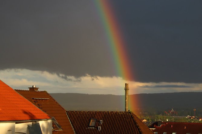 Regenbogen am abendlichen Himmel von Nordhausen (Foto: Eva Maria Wiegand)