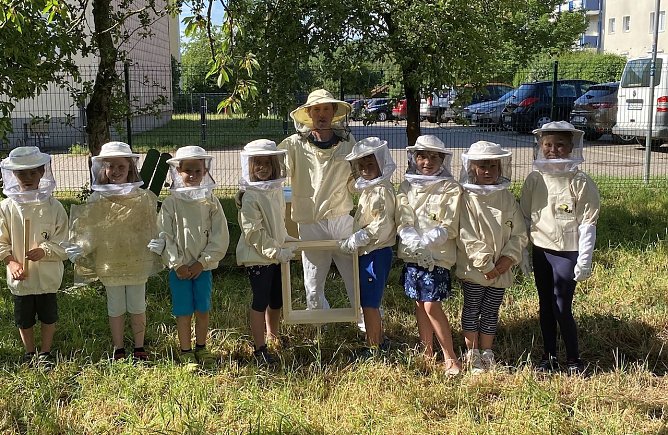 Das Bienen-Team (Foto: Heinz-Sielmann-Grundschule Niedersachswerfen)
