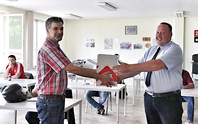 &Uuml;bergabe Badehaus-Gutscheine (Foto: Stadtverwaltung NDH)