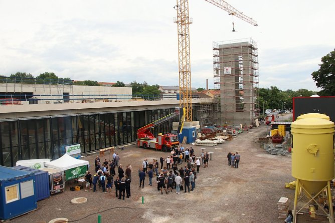 Das Richtfest folgt ein knappes Jahr nach der Grundsteinlegung (Foto: agl)