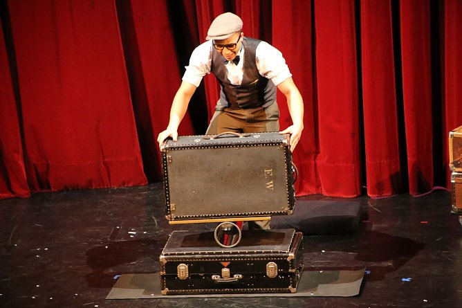 Einer noch zum Finale: Monsieur Chapeau (Foto: Studio 44) Einer noch zum Finale: Monsieur Chapeau (Foto: Studio 44)