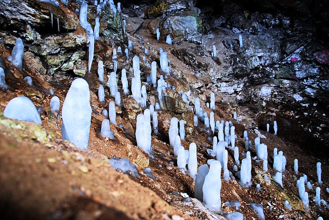 Eisstalagmiten in der Kelle (Foto: Elke Blanke) Eisstalagmiten in der Kelle (Foto: Elke Blanke)