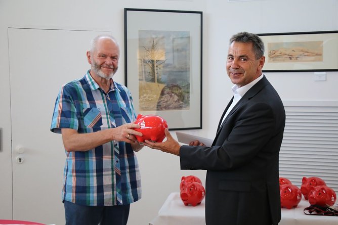 Uwe Pistorius (links) k&uuml;mmert sich mit der "Sektion Herzsport" um Herzinfarktpatienten (Foto: agl)