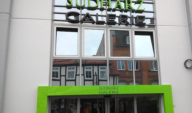 Neu gestaltet sind auch die Eing&auml;nge, hier der an der Reichsstra&szlig;e. � ��������������������������������������������������������� (Foto: Anton Adlerauge)