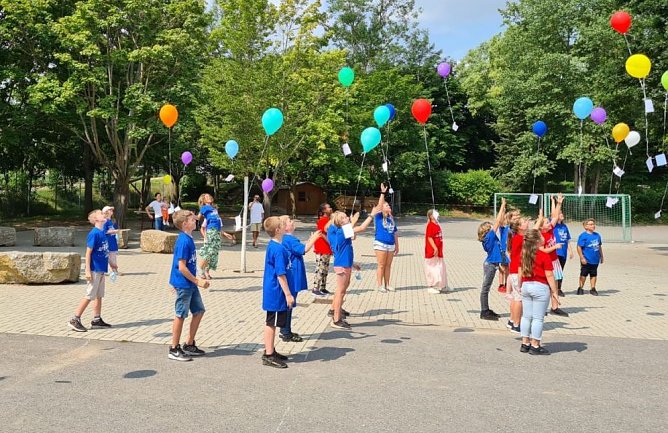 Verabschiedung der Grundsch&uuml;ler (Foto: U.Gauthier)