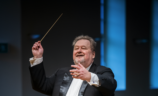 Noch einmal mit Gef&uuml;hl: Michael Helmrath gab gestern seine letzte Vorstellung als Generalmusikdirektor (Foto: Marco Kneise)