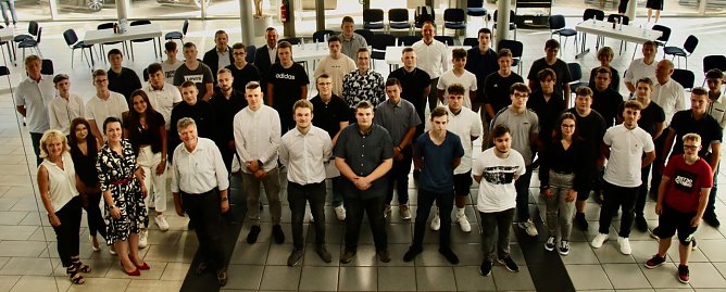 40 neue Azubis begr&uuml;&szlig;te man heute bei der Autohaus Peter Gruppe (Foto: agl)