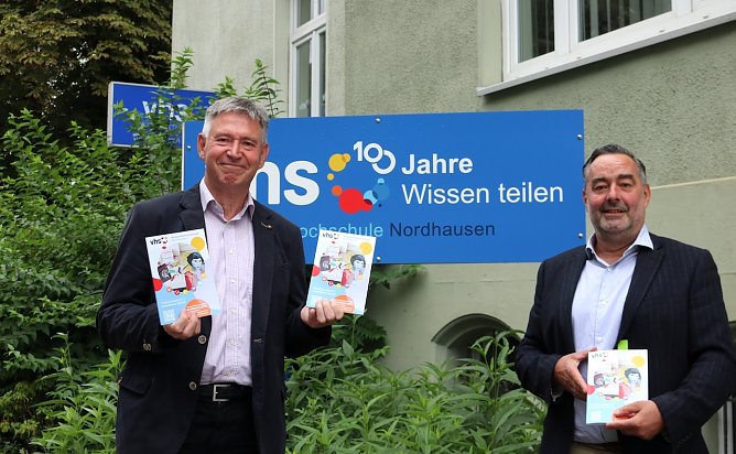 Gerhard T&ouml;lle und Mario Hoche-Arbeiter stellen das neue Programm vor (Foto: J.Pieper)
