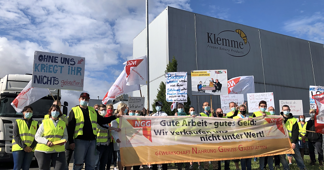 Warnstreik vor dem Klemme-Werk in Nordhausen (Foto: Jens Löbel) Warnstreik vor dem Klemme-Werk in Nordhausen (Foto: Jens Löbel)