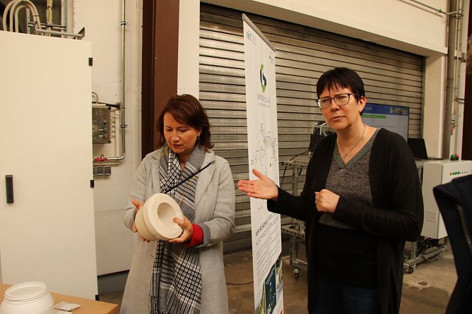 Umweltminsiterin Anja Siegesmund und Prof. Dr. Ariane Ruff (Foto: agl) Umweltminsiterin Anja Siegesmund und Prof. Dr. Ariane Ruff (Foto: agl)