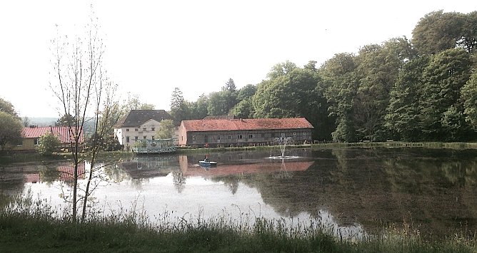 Blick auf Neue Schloss am Gondelteich (Foto: nnz-Archiv)