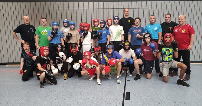 Blocktraining mit Boxern aus Sachen und Baden-Württemberg (Foto: SSV Saalfeld) Blocktraining mit Boxern aus Sachen und Baden-Württemberg (Foto: SSV Saalfeld)