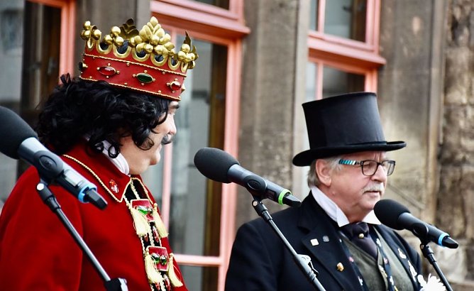 Die Politik in Bund, Land und Stadt macht es den L&auml;sterm&auml;ulern Roland und Prof. Zwanziger derzeit nicht schwer (Foto: sg)