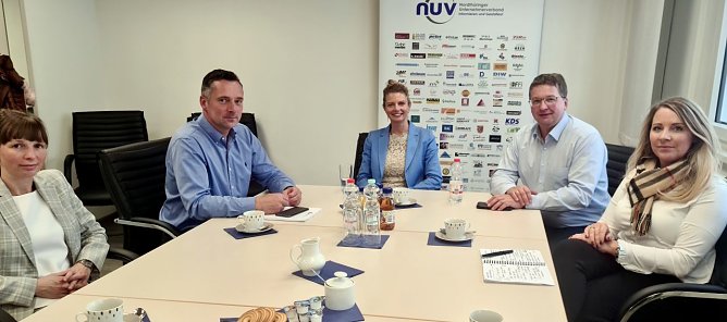 v.l.n.r.: Claudia Rheinl&auml;nder, Niels Neu, Alexandra Rieger, Thomas Seeber, Carina Schmidt-Pf&ouml;rtner (Foto: Nordth&uuml;ringer Unternehmerverband)