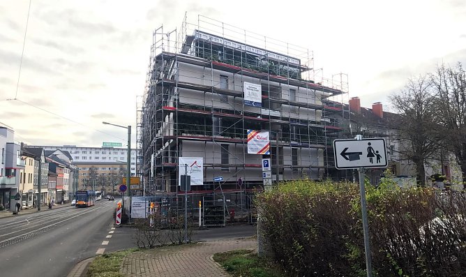 Die Fassade wird gr&uuml;n... (Foto: LA21)