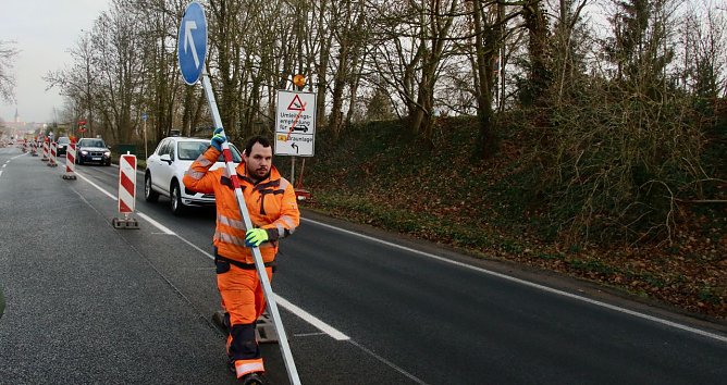Auf der Halle-Kasseler-Landstra&szlig;e kann der Verkehr seit heute Nachmittag wieder ungehindert rollen (Foto: agl)