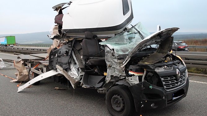 Verunfallter Kleintransporter auf der A 38 (Foto: S.Dietzel)