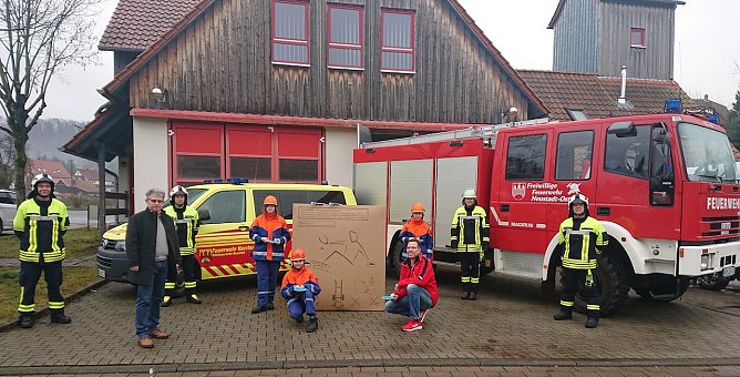 &Uuml;bergabe der Tischtennisplatte gestern in Neustadt (Foto: C.Burkert)