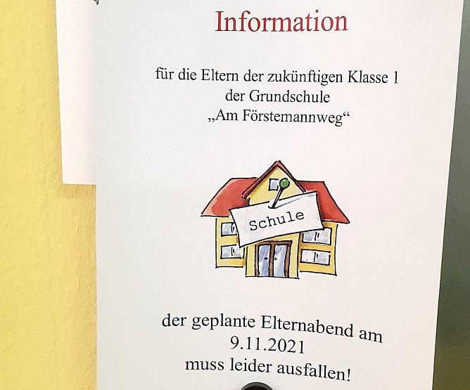 Mitteilung am schwarzen Brett des Sundh&auml;user Kindergartens  (Foto: privat)