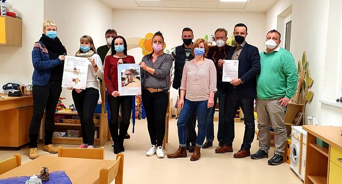 Die Kinder freuen sich auf neue Spielgeräte (Foto: Förderverein Spatzenhäuschen) Die Kinder freuen sich auf neue Spielgeräte (Foto: Förderverein Spatzenhäuschen)