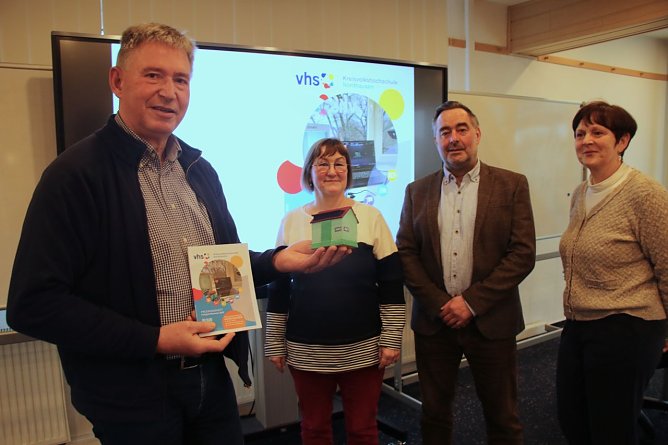 Am Vormittag wurde das neue Programm vorgestellt. v.l.: Gerhard T&ouml;lle, Kornelia H&ouml;kelmann, Mario Horche-Arbeiter, Sabine Wenzel (Foto: agl)