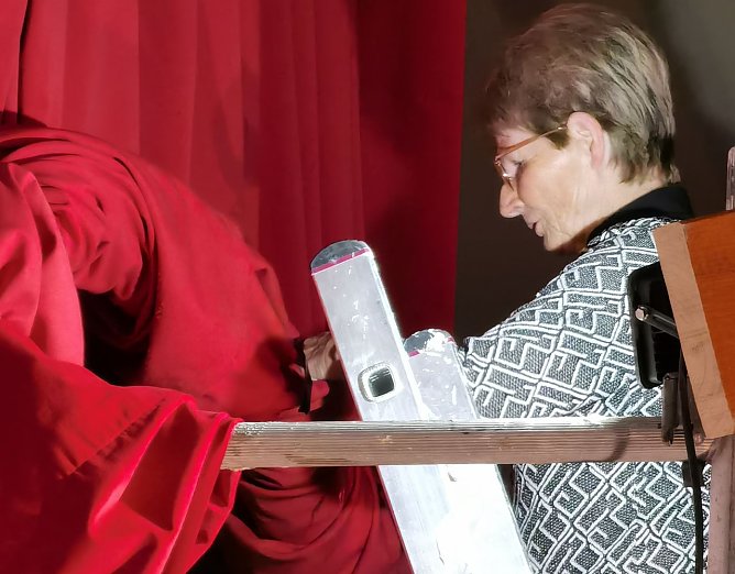 Gisela Herzberg aus Herrmannsacker hilft mit (Foto: Kino Bleicherode)