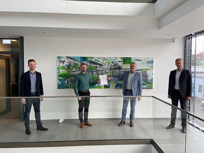 v.l.: Hr. Rollel, Hr. H&ouml;flich (beide Techem), Hr. Loup, Hr. D&ouml;rmann (beide WBG Vorstand) (Foto: WBG S&uuml;dharz)