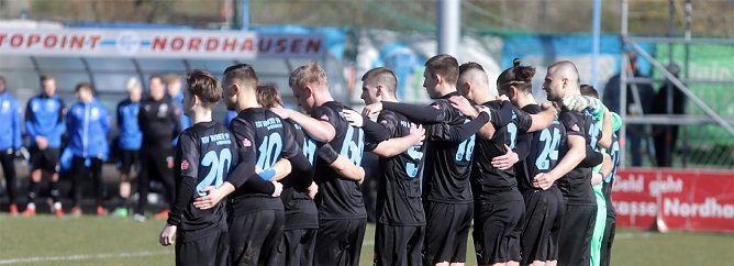 Unzufrieden mit dem eigenen Auftritt: Oberligamannschaft von Wacker 90 (Foto: M.Lieddke) Unzufrieden mit dem eigenen Auftritt: Oberligamannschaft von Wacker 90 (Foto: M.Lieddke)