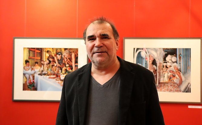 Olaf Martens in seiner Ausstellung imm Kunsrhaus (Foto: Stadtverwaltung Nordhausen)