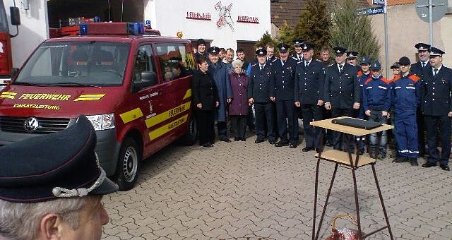 Fahrzeug &uuml;bergeben (Foto: privat)