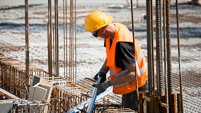 Facharbeiter auf dem Bau werden oft schlecht bezahlt (Foto: IG BAU) Facharbeiter auf dem Bau werden oft schlecht bezahlt (Foto: IG BAU)