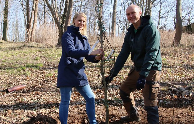 Zwei Chefs, zwei Firmen, ein Dach - Diana Moraweck und Bj&ouml;rn Diener wollen ihre bisherige Arbeit weiter spezialisieren (Foto: agl)